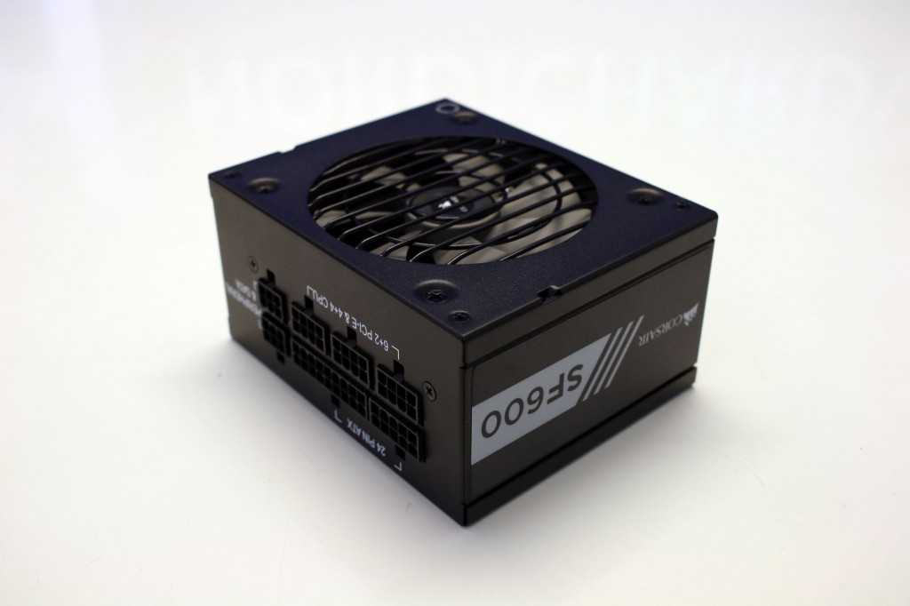Corsair_SF600_003