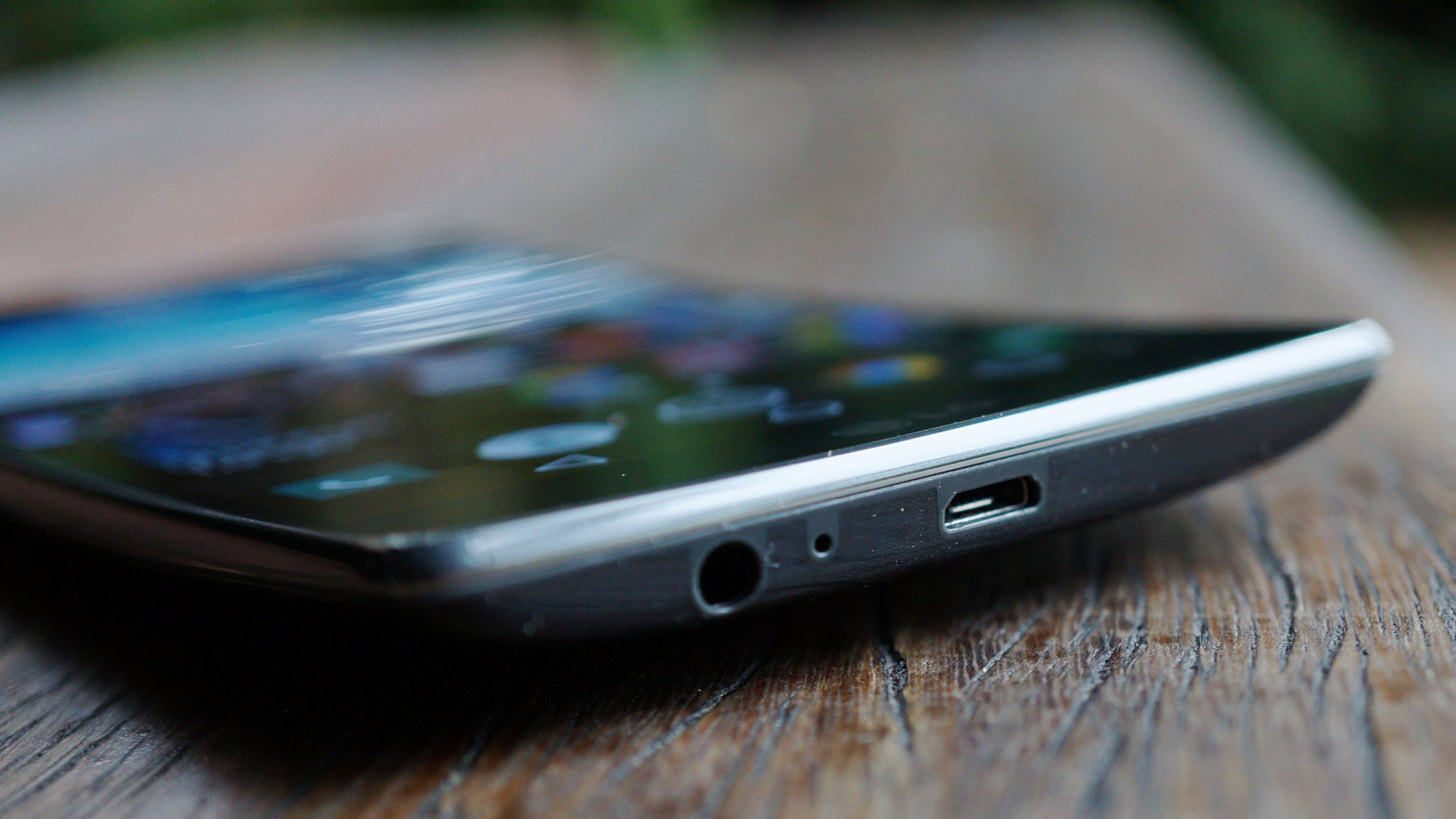 LG_G_Flex_2_Recension_undersida