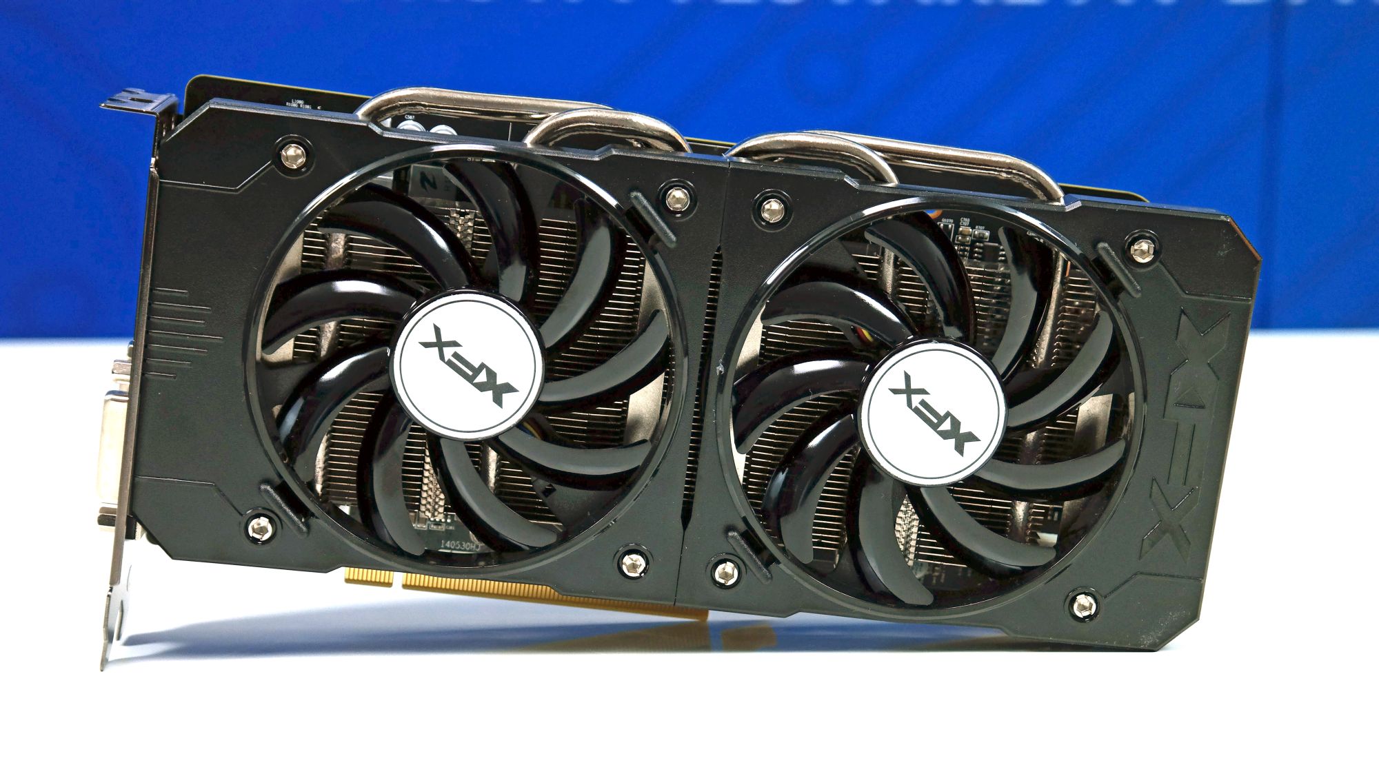 Radeon R9 380X 001
