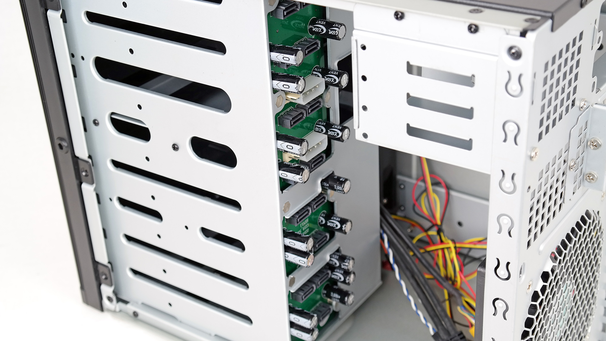 Med NAS-chassin som Silverstone DS380 kan du snabbt byta ut hårddiskar i en hemmabyggd server.